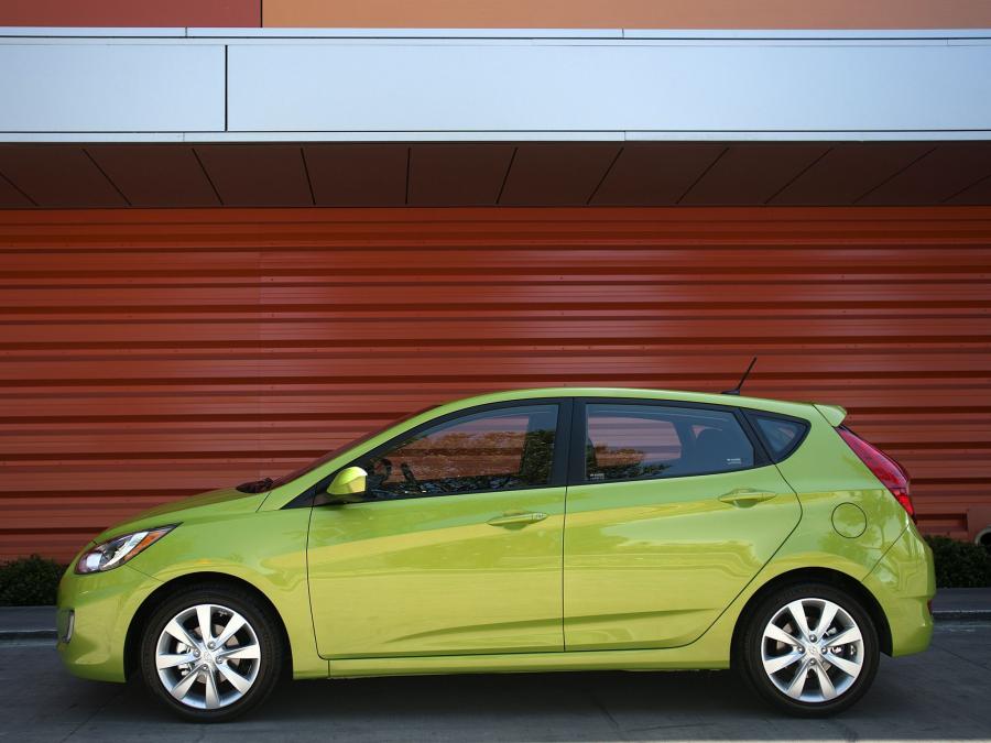  Hyundai Accent 5-Door 2011 года  (US) (фото 9 из 24)